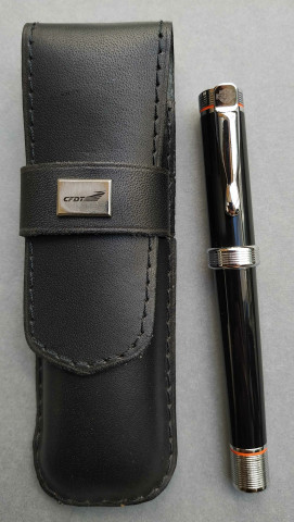 [Stylo plume noir et argent avec liserés oranges "Harley Davidson Motor Cycles", étui logo CFDT argenté]