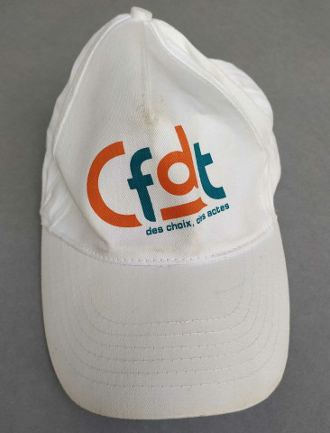 [Casquette réglable blanche logo CFDT orange et vert]