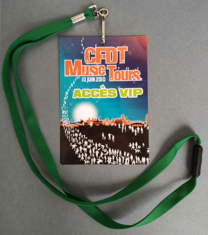 [Badge d'accès VIP au "CFDT Music Tours" du 10 juin 2010]