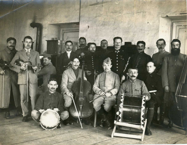 [Groupe de musique du camp de prisonniers]