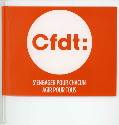 [Drapeau orange : [Recto] logo CFDT blanc, [Verso] vierge]