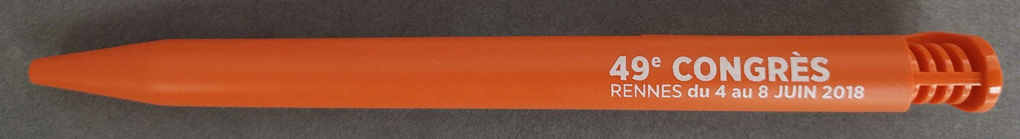 [Stylo-bille rétractable orange : [Face] logo CFDT blanc [Dos] "49e congrès. Rennes du 4 au 8 juin 2018"]