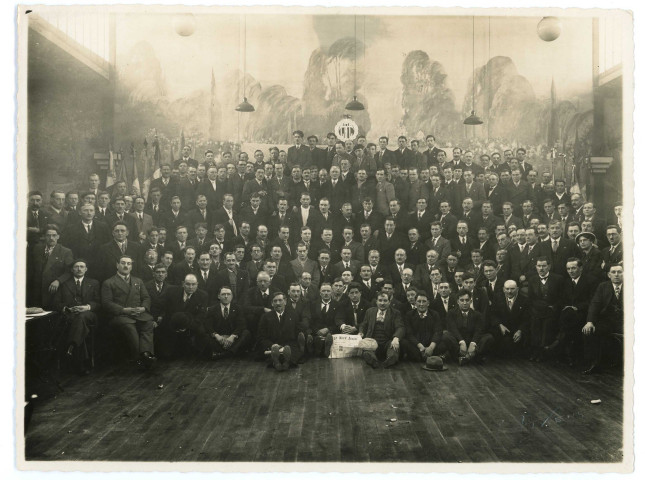 [Rencontre avec les syndicats de mineurs du Nord. Photographie de groupe en présence de Jules Zirnheld]
